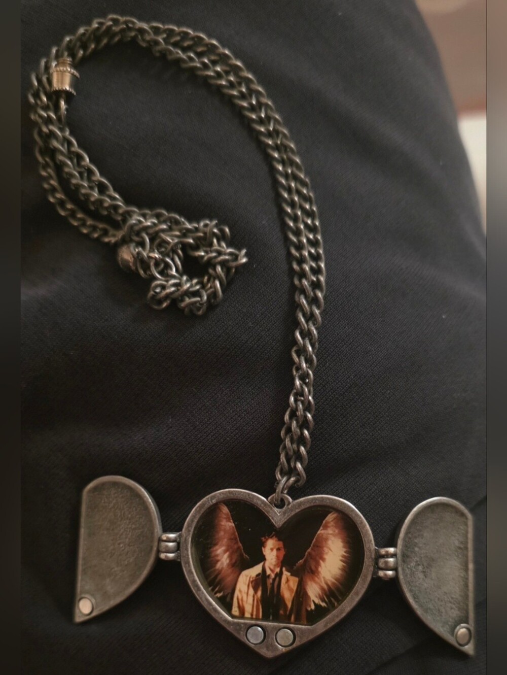 Supernatural Join The Hunt Bioworld Pewter Heart Castiel Wings Locket NWOT - Picture 16 of 17
